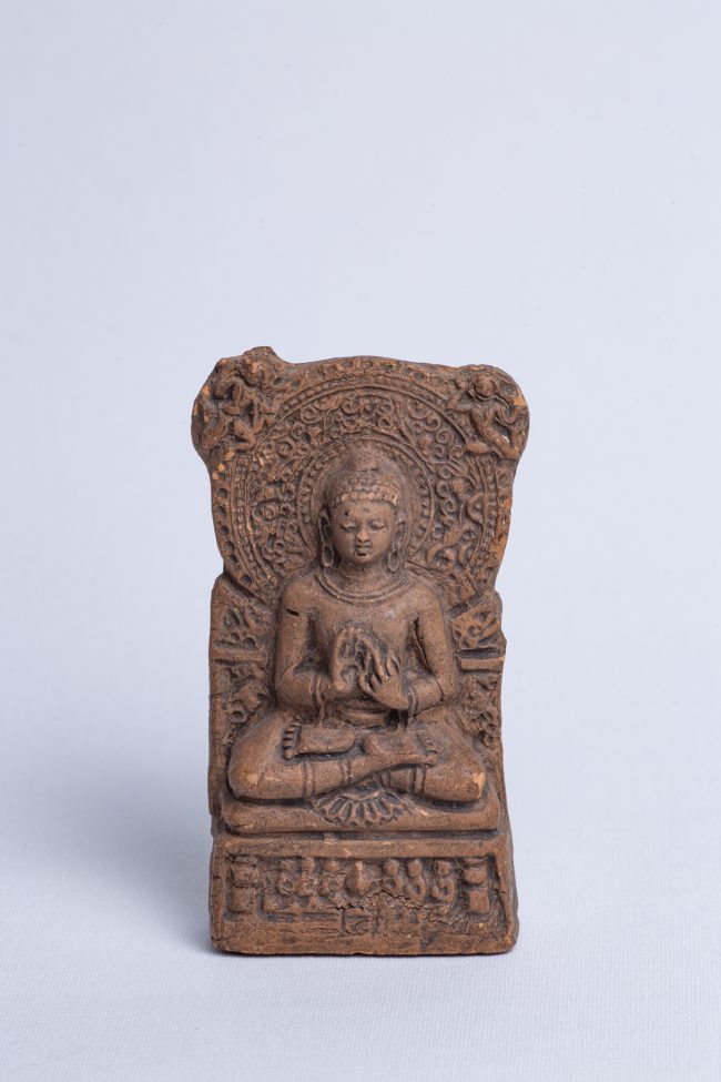 BouddhaAssisDharmachakraMudra(stèle)